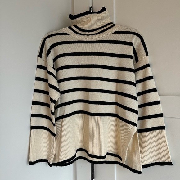 Striped Knit Sweater One Size - Picture 4 of 5
